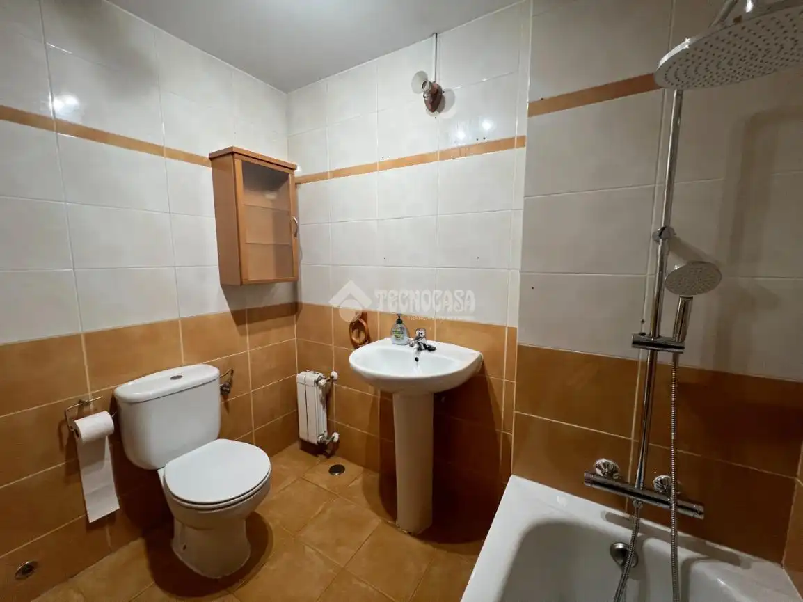 Bathroom of Flat for sale in Alcorcón  with Heating, Parquet flooring and Terrace