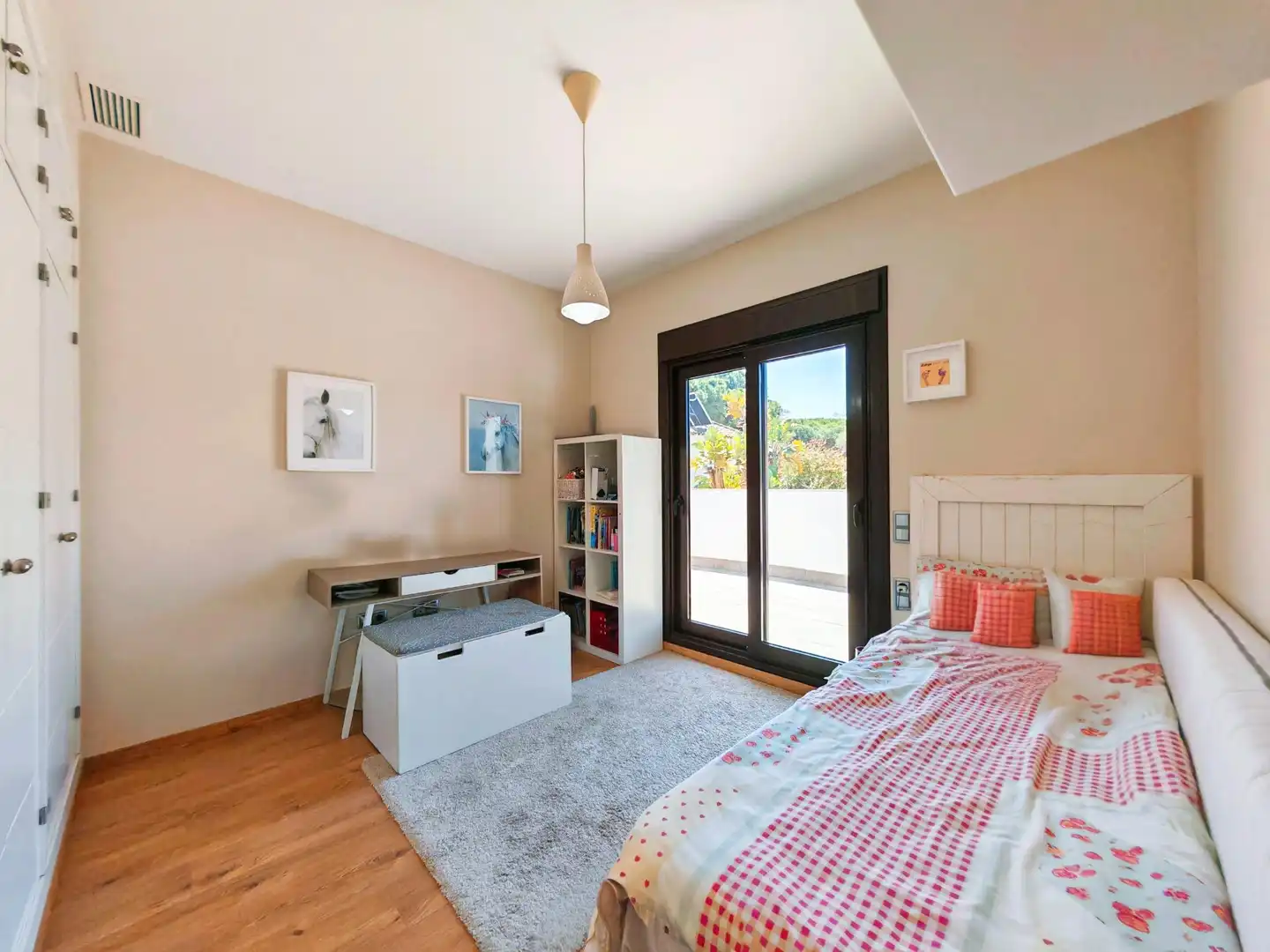 Habitación de Casa o chalet en venta en Chiclana de la Frontera con Aire acondicionado, Jardín privado y Terraza