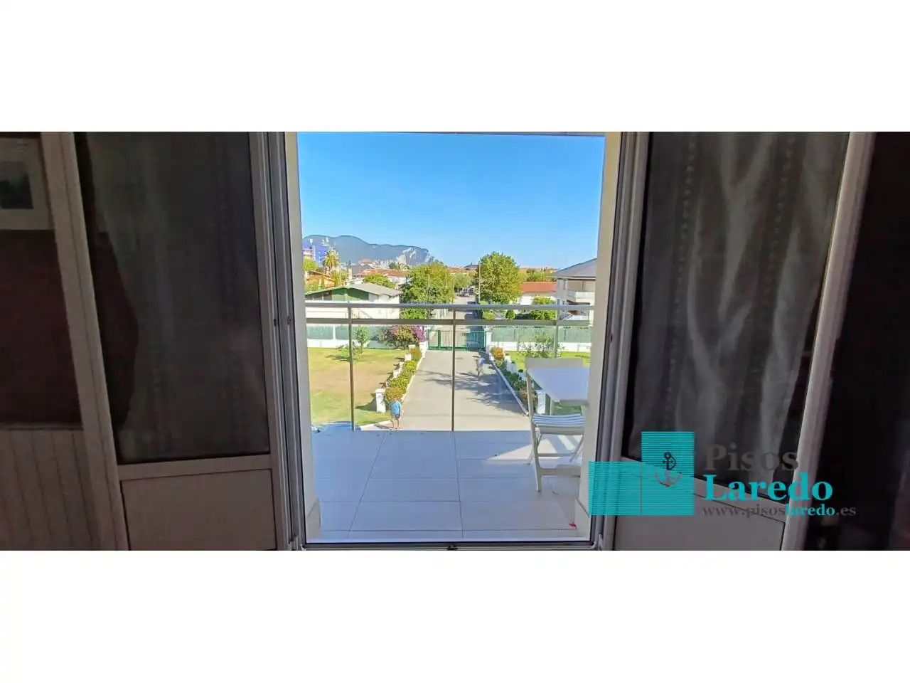 Vista exterior de Piso de alquiler en Laredo con Calefacción, Terraza y Amueblado