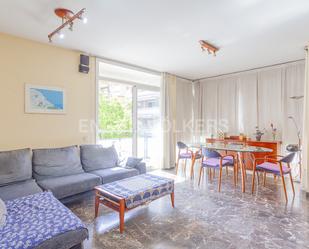 Exterior view of Apartment for sale in  Barcelona Capital  with Air Conditioner, Terrace and Balcony