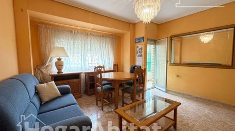 Foto 3 de Piso en venta en Calle Alfambra, Avenida de Abril - 9 de Octubre, Sagunto / Sagunt