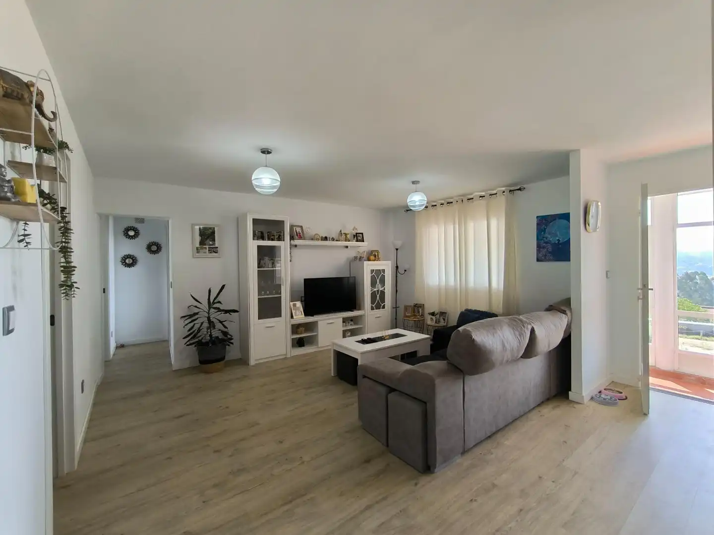 Sala d'estar de Casa adosada en venda en Pontevedra Capital  amb Terrassa i Traster