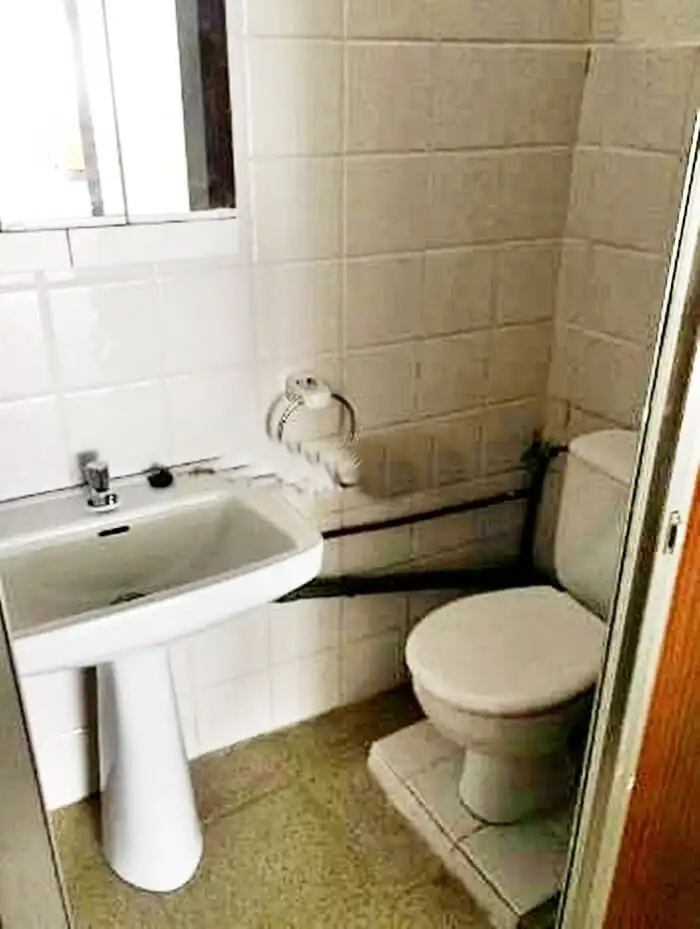 Badezimmer von Geschaftsraum zur Miete in Santander