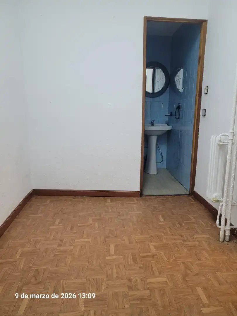 Bathroom of Office for rent in Madrid  with Air Conditioner and Heating