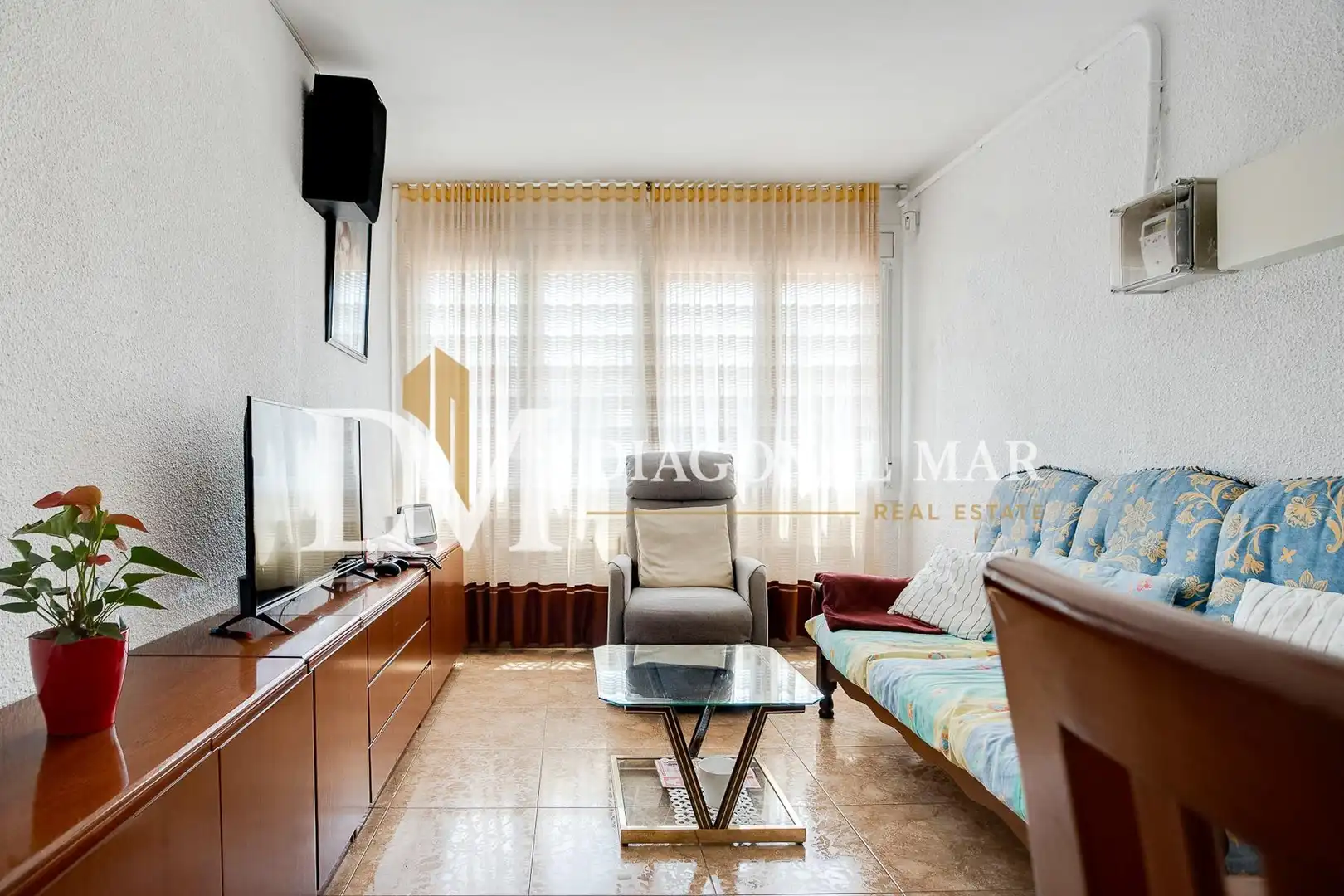 Wohnzimmer von Einfamilien-Reihenhaus zum Verkauf in Barcelona mit Terrasse