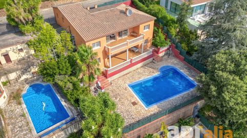 magnífica propiedad unifamiliar aislada de 5 dormitorios y 4 baños