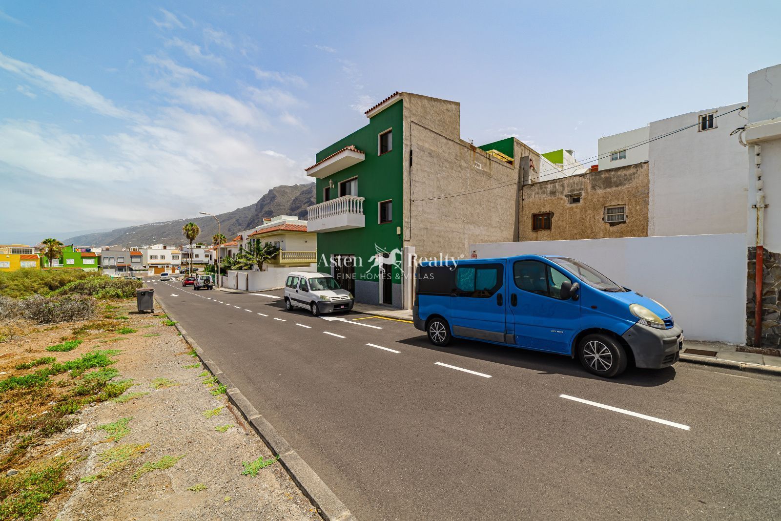 Vista exterior de Casa adosada en venda en Los Silos amb Jardí privat, Terrassa i Traster