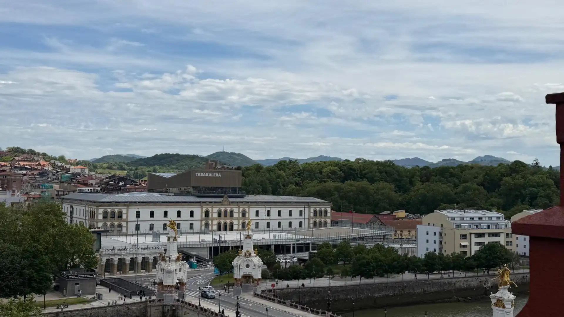 Vista exterior de Dúplex en venda en Donostia - San Sebastián  amb Calefacció, Terrassa i Traster