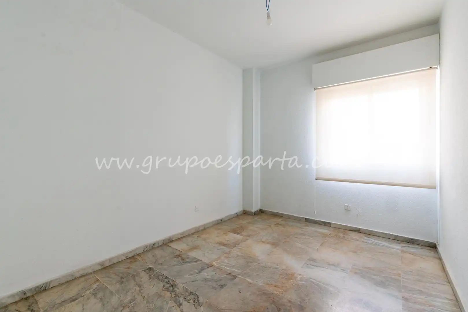 Flat for sale in Sevilla  with Air Conditioner and Balcony