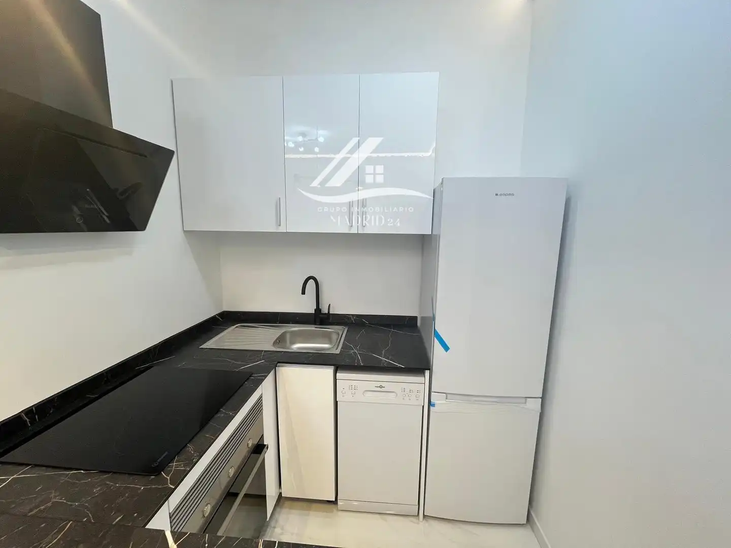 Flat for sale in Calle de Valencia, Embajadores - Lavapiés