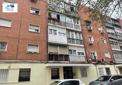 Vista exterior de Local en venda en  Madrid Capital