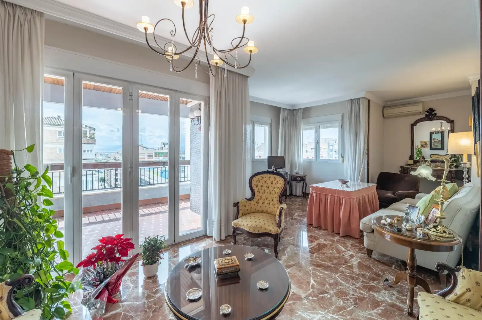 Sala de estar de Piso en venta en Granada con Terraza, Trastero y Balcón