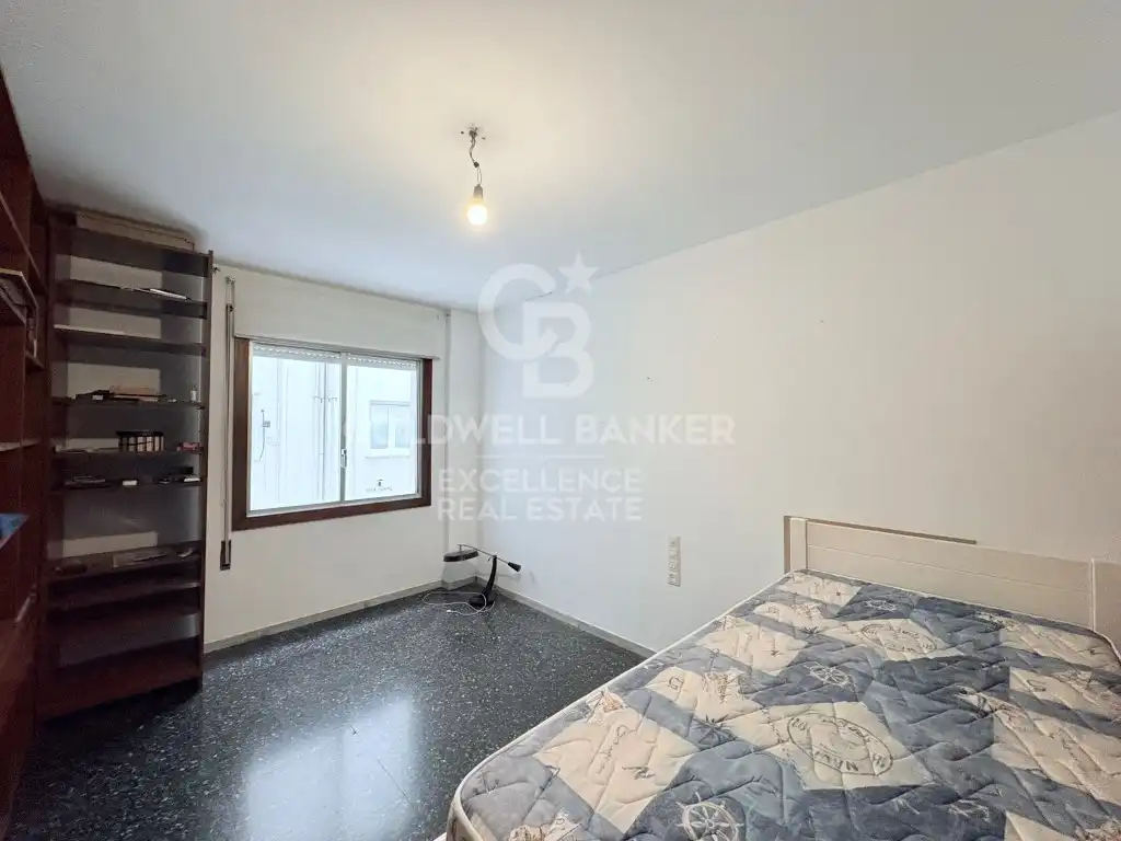 Flat for sale in Valencia  with Air Conditioner and Terrace