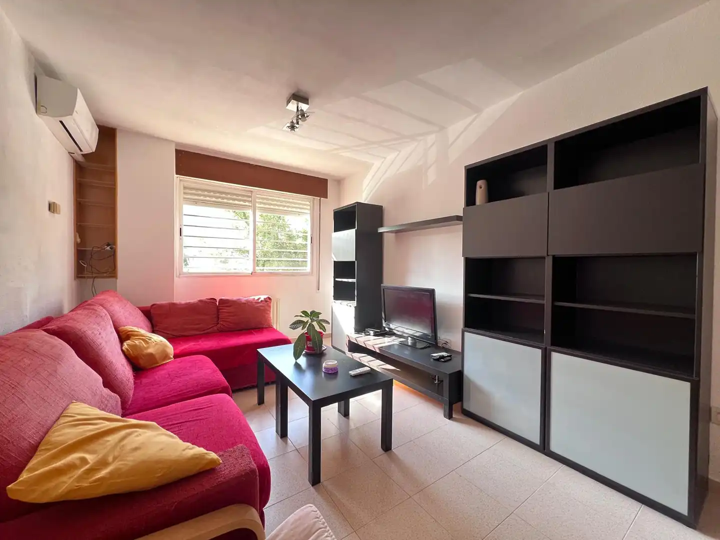 Sala d'estar de Apartament en venda en Cáceres amb Traster i Moblat