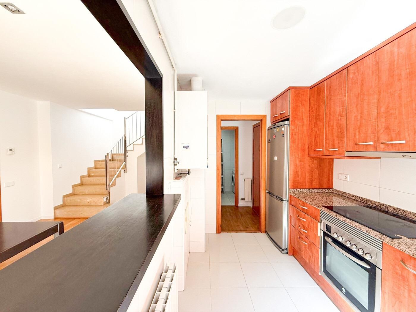 Cuina de Àtic en venda en Figueres amb Aire condicionat, Terrassa i Balcó