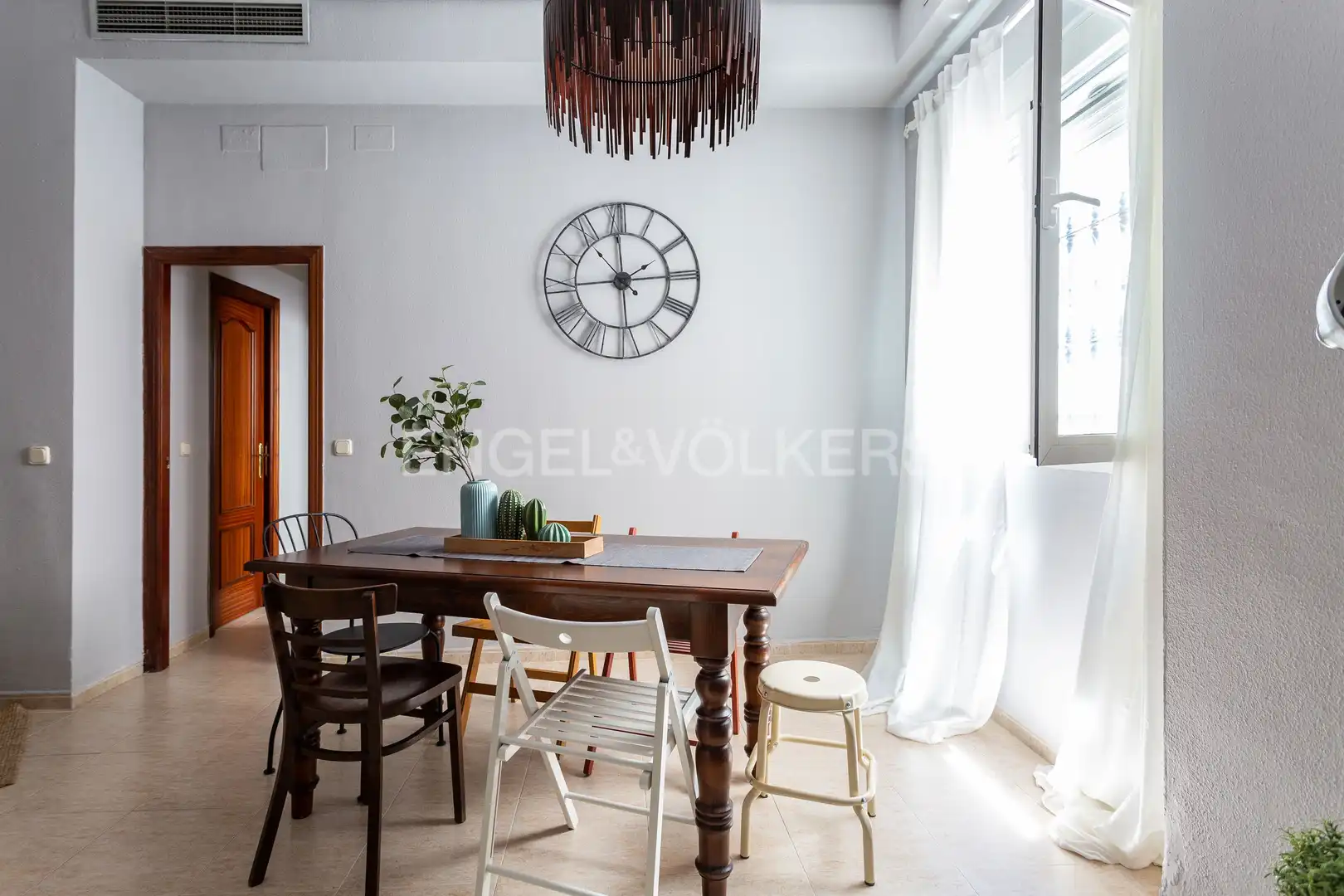 Menjador de Apartament de lloguer en Sevilla amb Aire condicionat, Calefacció i Moblat