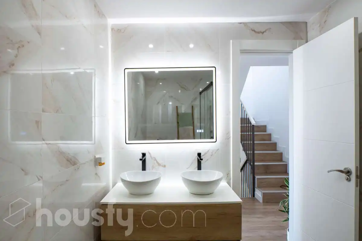 Bathroom of Houses for sale in Estepona  with Air Conditioner, Heating and Private garden