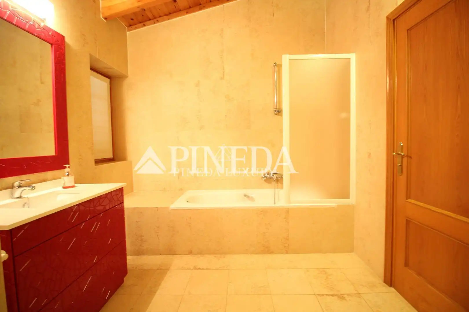 Bany de Casa o xalet en venda en El Puig de Santa Maria amb Aire condicionat, Jardí privat i Terrassa