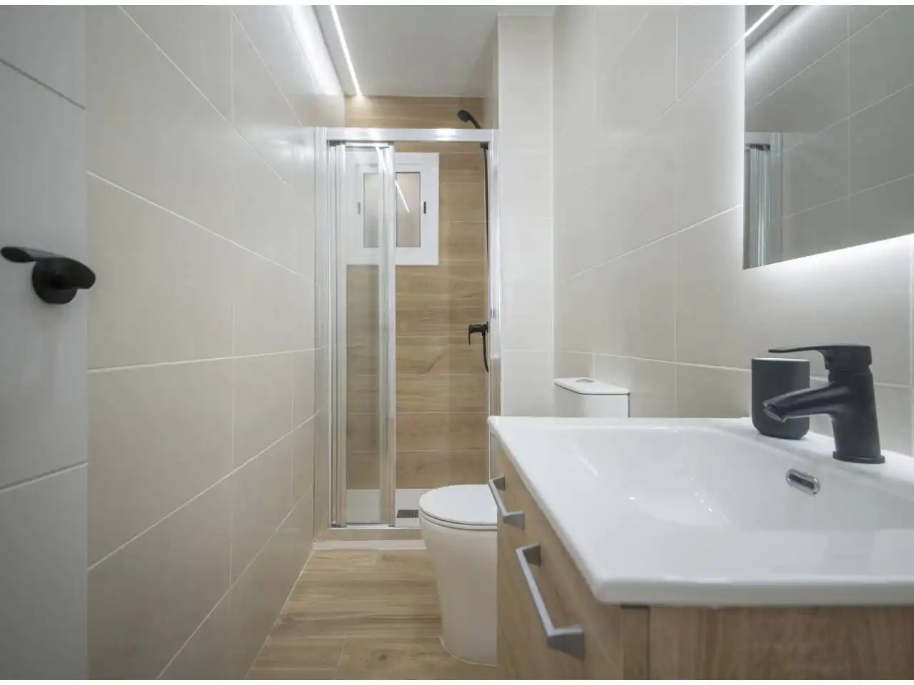 Bathroom of Flat for sale in Igualada  with Parquet flooring and Furnished