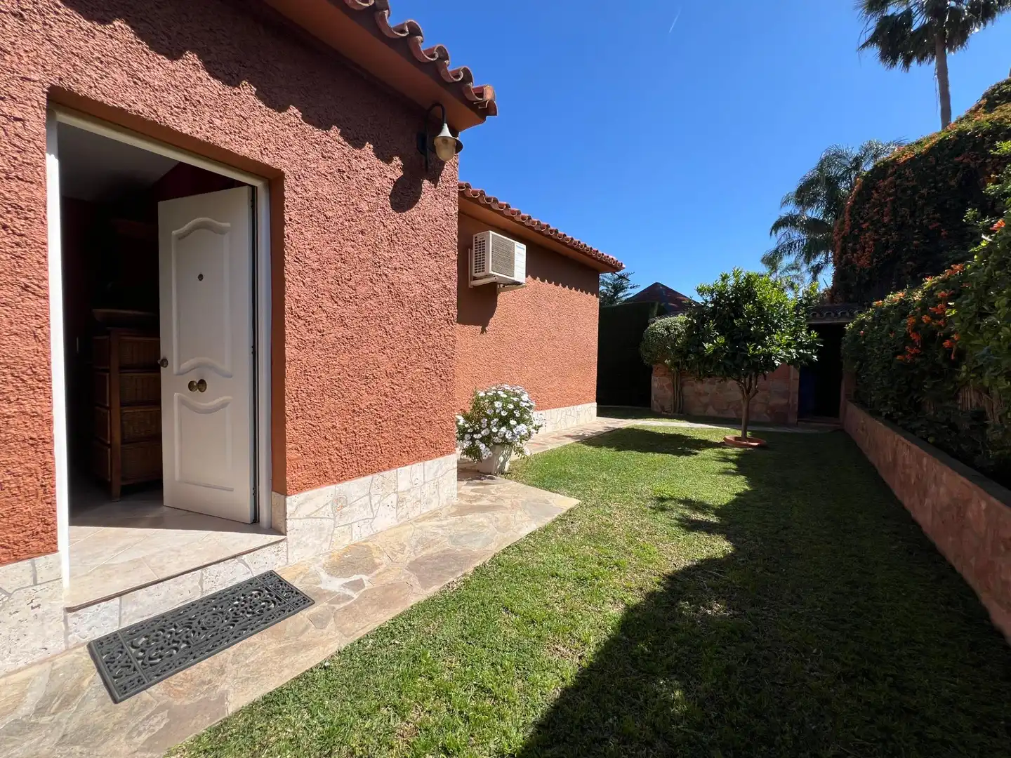 Jardí de Casa o xalet en venda en Alhaurín de la Torre amb Aire condicionat, Jardí privat i Terrassa