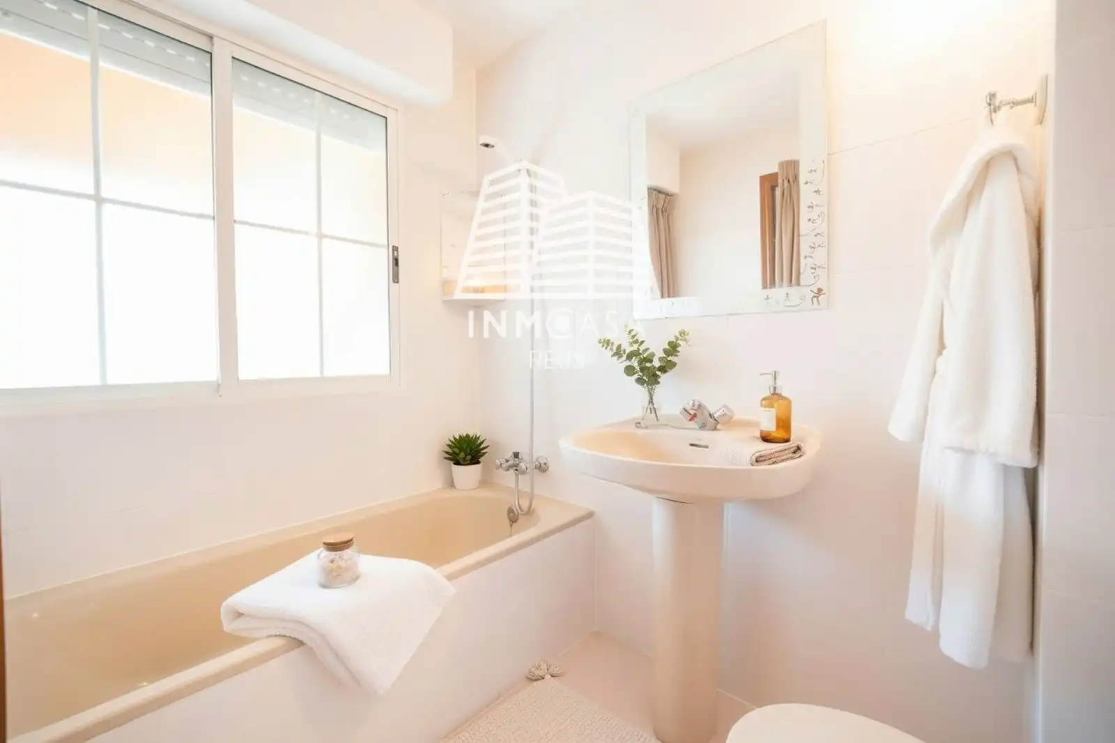 Baño de Casa adosada en venta en Mejorada del Campo con Calefacción, Jardín privado y Terraza