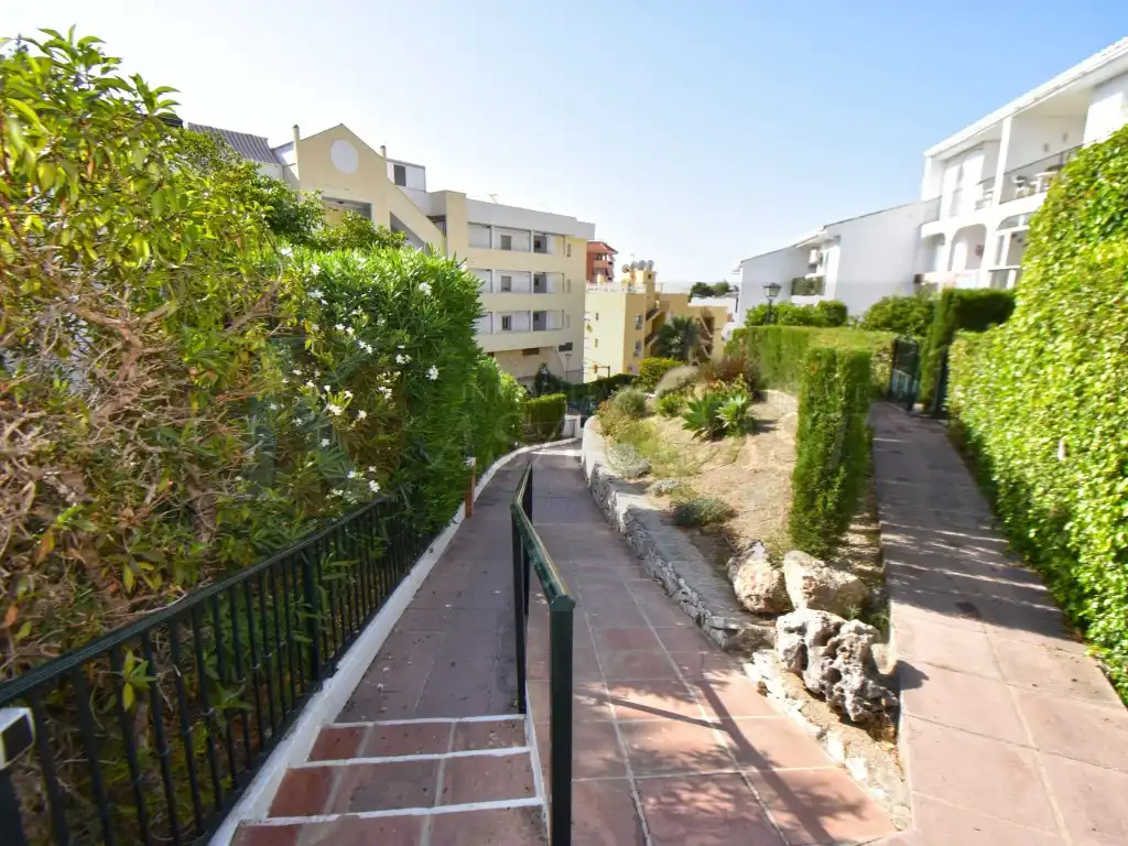Vista exterior de Pis en venda en Fuengirola amb Aire condicionat, Jardí privat i Piscina comunitària