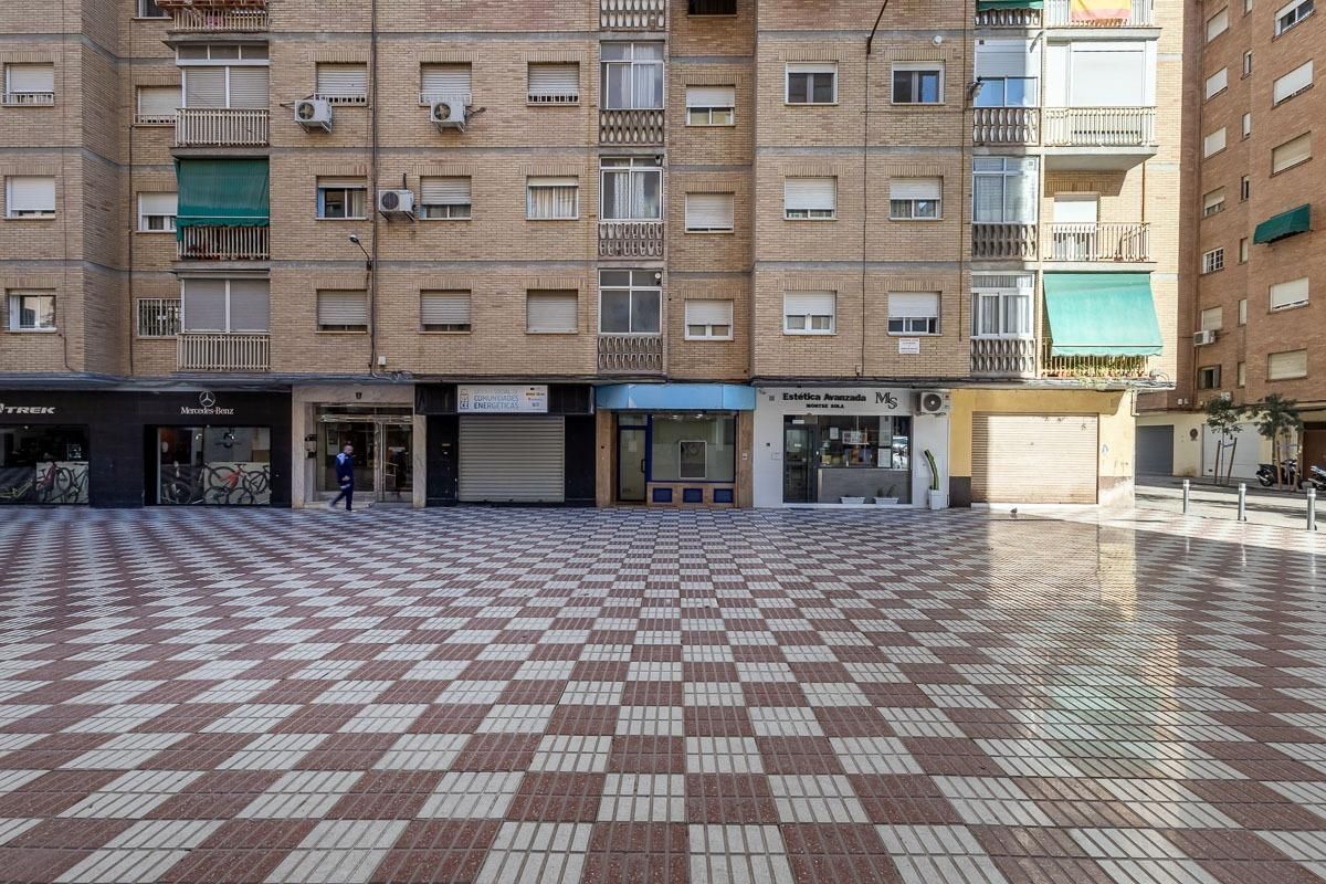 Exterior view of Premises for sale in  Granada Capital