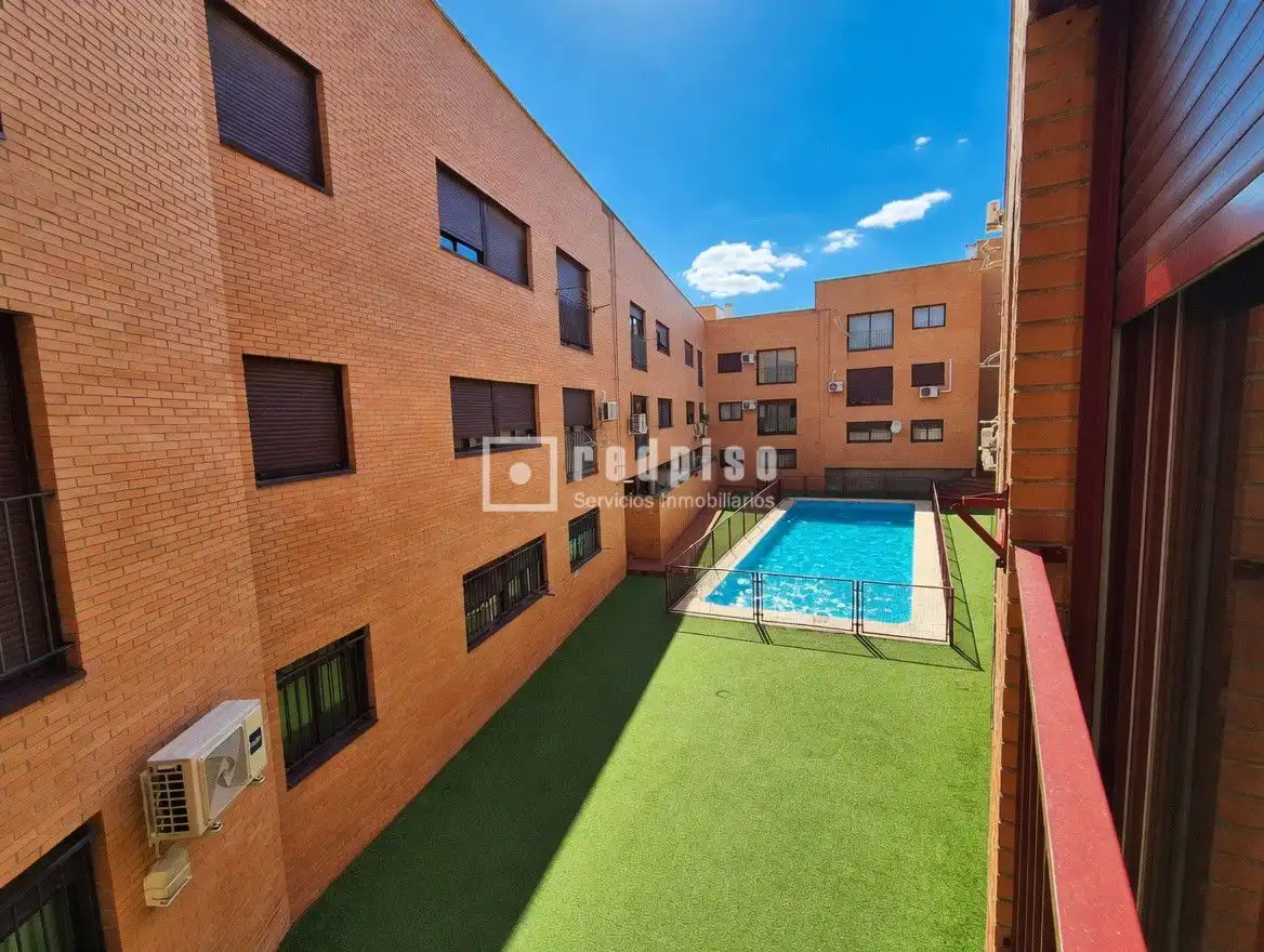 Vista exterior de Piso en venta en Las Ventas de Retamosa con Calefacción, Jardín privado y Terraza