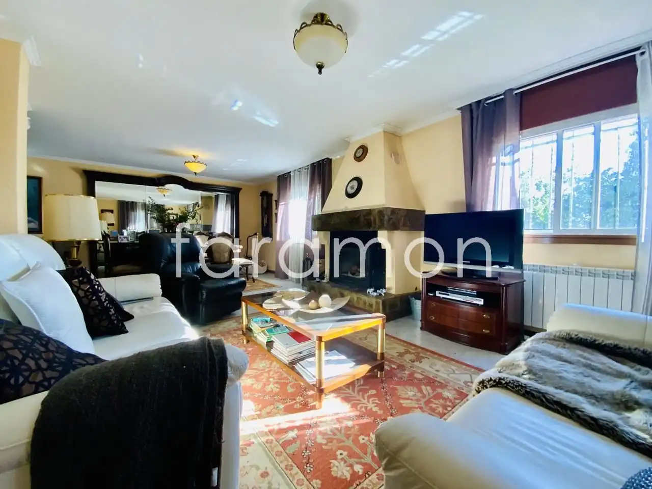 Sala de estar de Casa o chalet en venta en Carracedelo con Calefacción, Jardín privado y Terraza