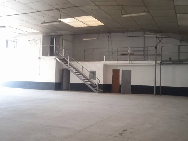 Local comercial en Alquiler en Calle Torre Cerezo, 61 en San Juan de Mozarrifar