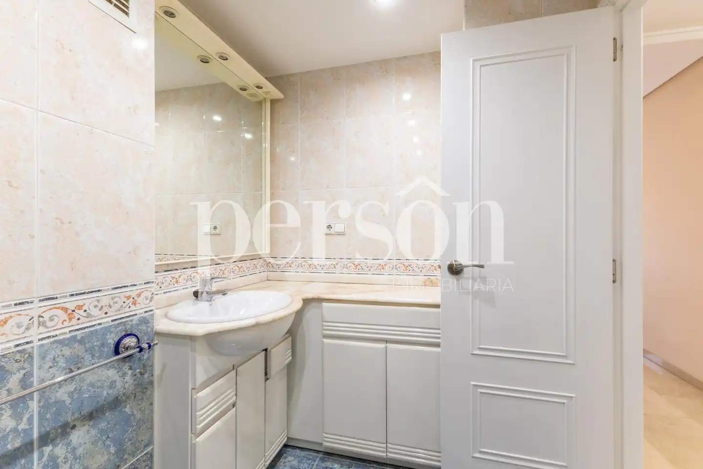 Bathroom of Flat for rent in Valencia  with Air Conditioner, Heating and Private garden