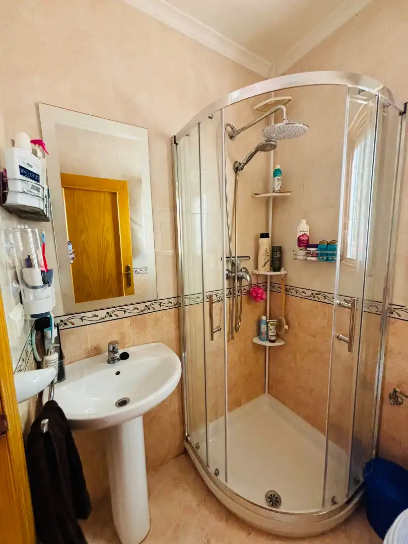 Badezimmer von Erdgeschoss zum Verkauf in Dénia mit Klimaanlage, Heizung und Terrasse