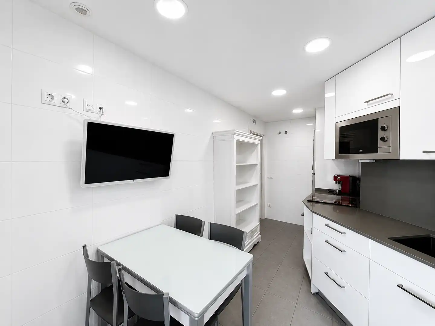 Cocina de Dúplex en venta en Cornellà de Llobregat con Terraza, Trastero y Balcón