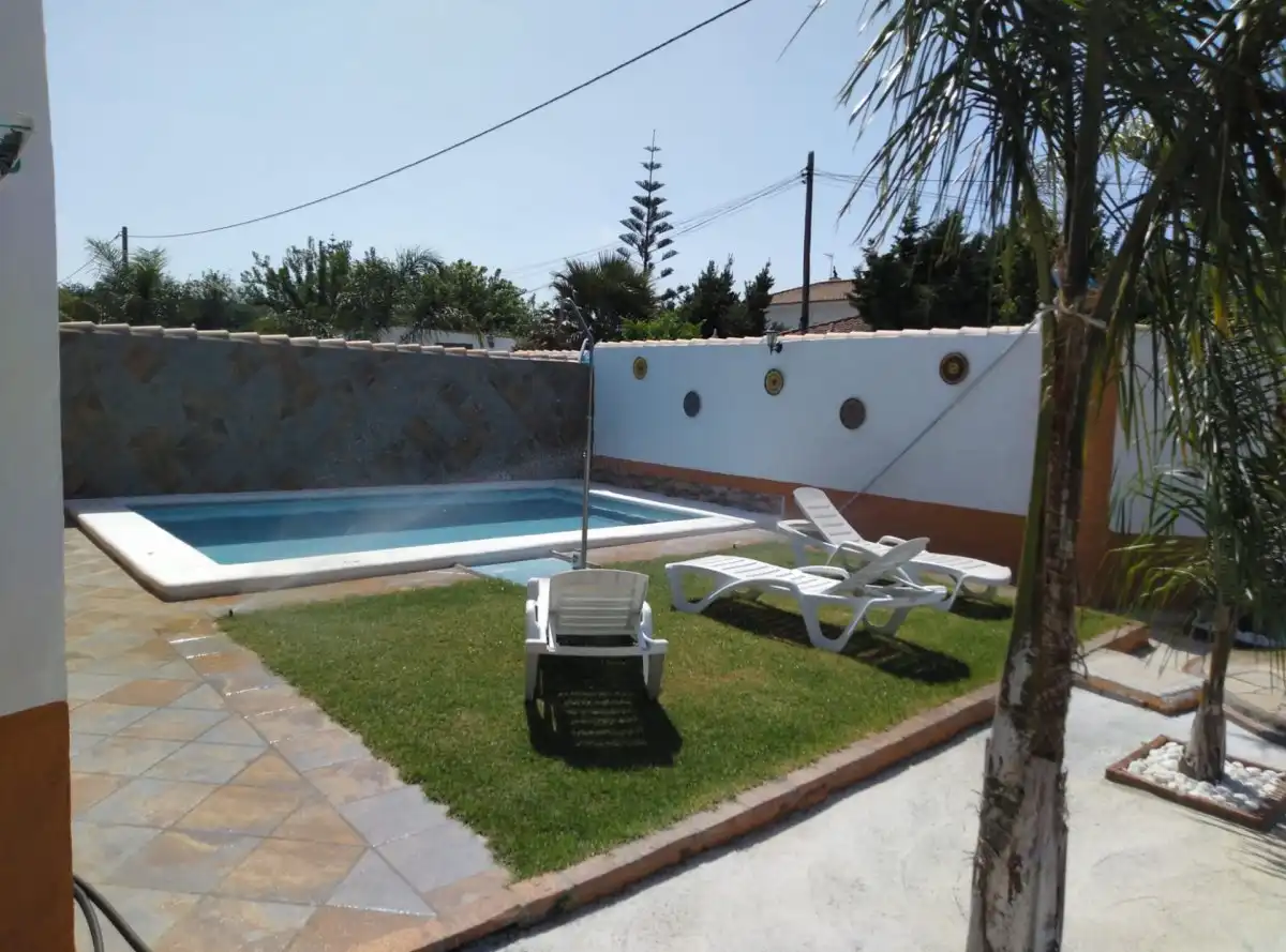 Piscina de Casa o xalet en venda en Chiclana de la Frontera amb Jardí privat, Terrassa i Piscina