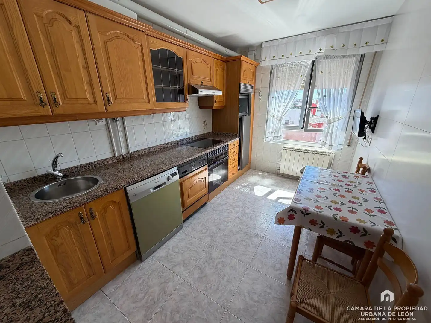Küche von Wohnung zur Miete in León Capital  mit Heizung und Möbliert