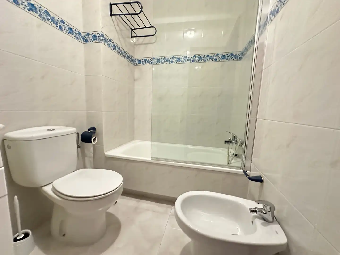 Badezimmer von Wohnung zum Verkauf in Ames mit Heizung, Parkett und Abstellraum