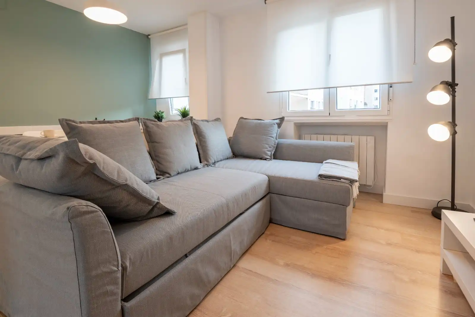 Living room of Flat for rent in Gijón   with Air Conditioner, Heating and Parquet flooring