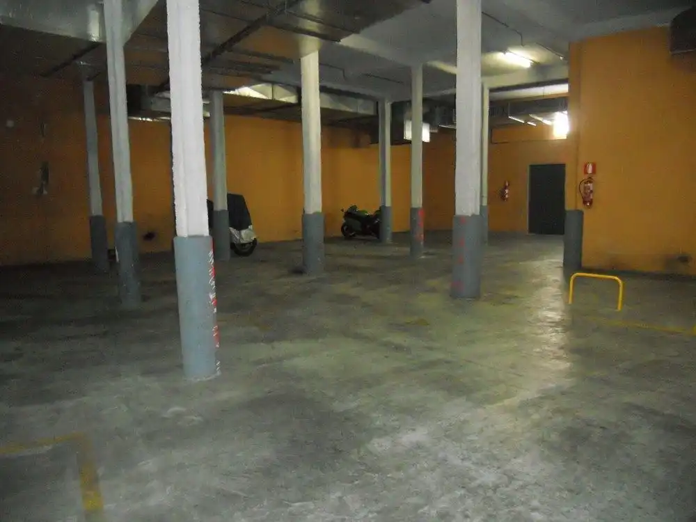 Garage for rent in CALLE LEIVA, 1, La Bordeta
