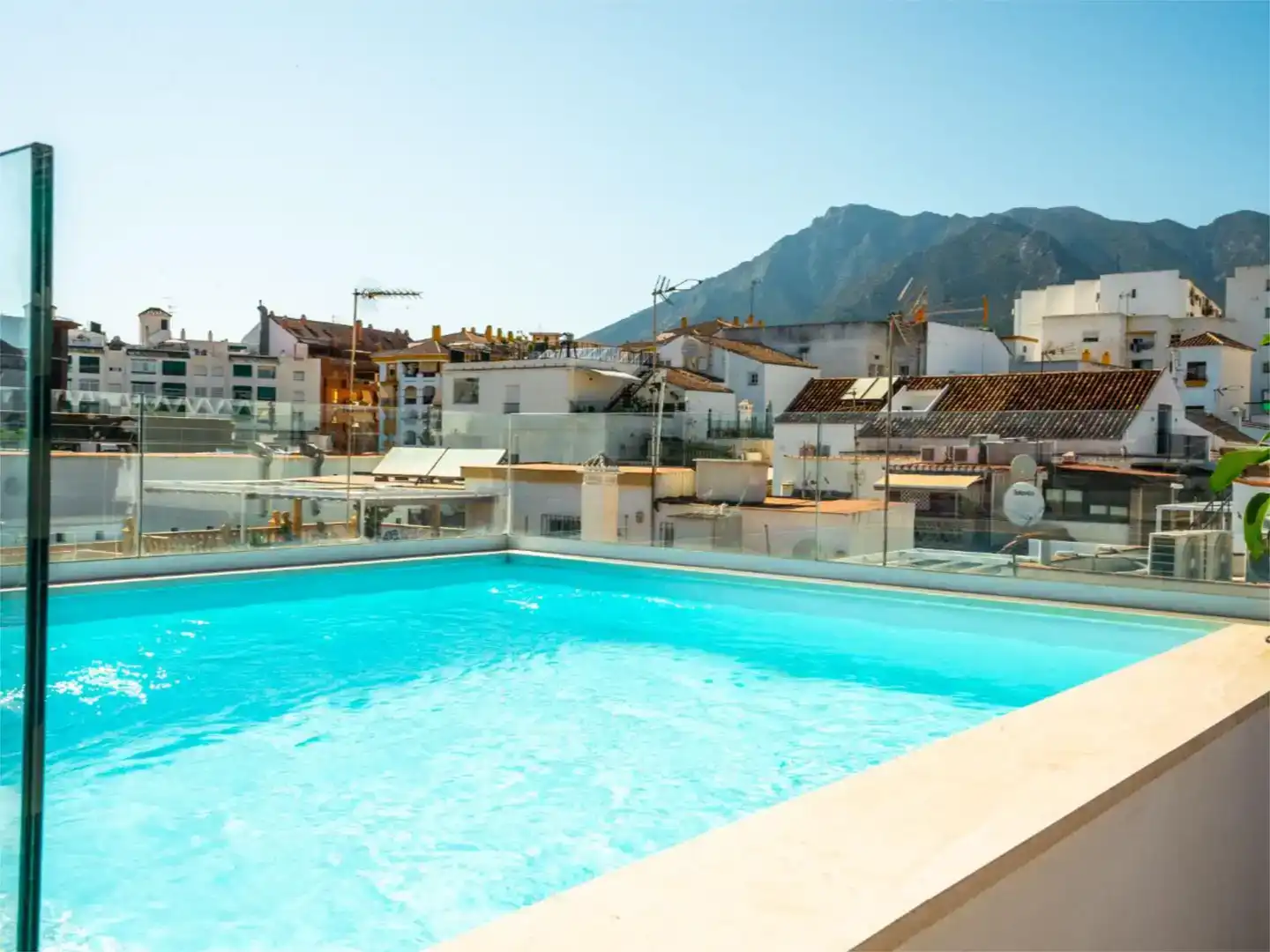 Swimming pool of Flat for rent in Marbella  with Air Conditioner, Parquet flooring and Swimming Pool