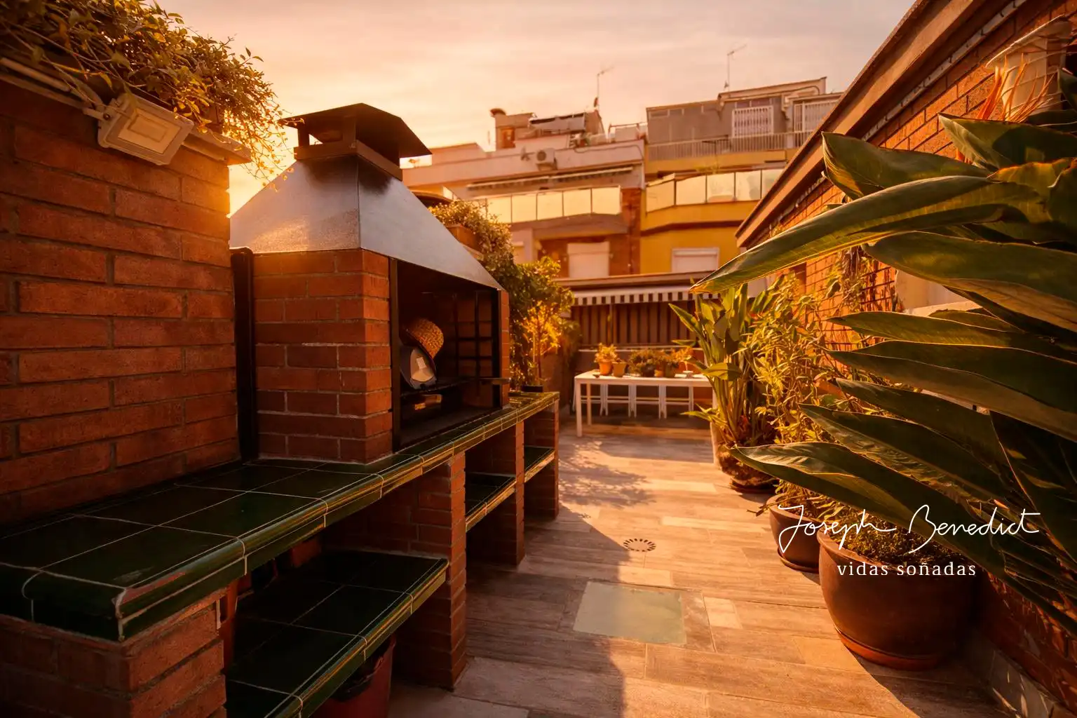 Terrasse von Einfamilien-Reihenhaus zum Verkauf in L'Hospitalet de Llobregat mit Klimaanlage, Heizung und Parkett