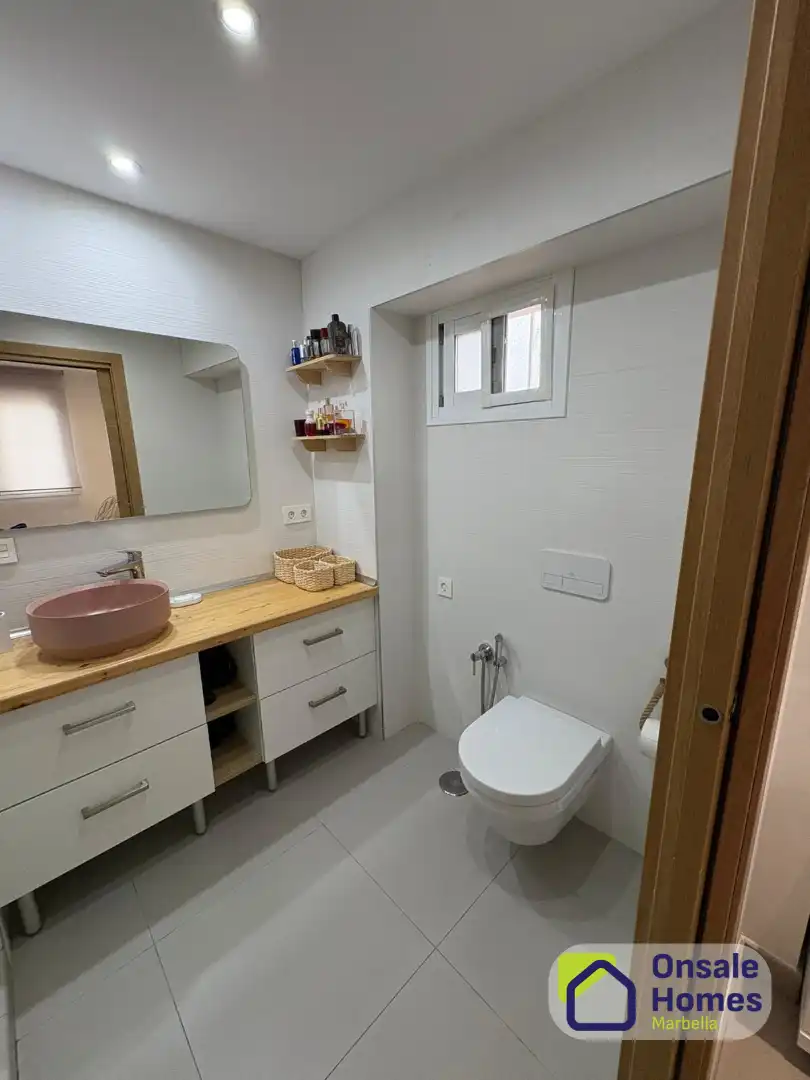 Bathroom of Flat for sale in Marbella  with Air Conditioner, Terrace and Furnished