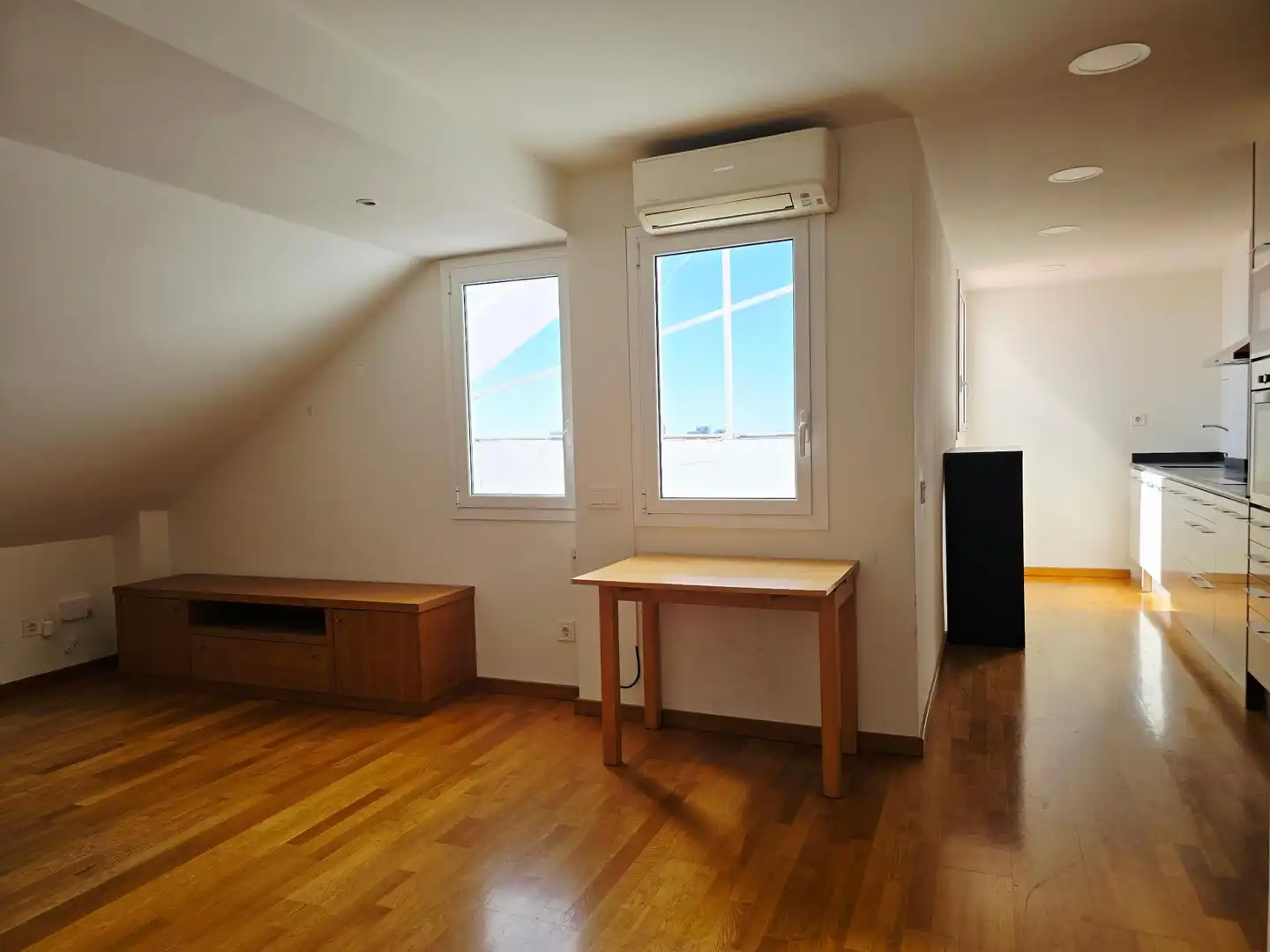 Bedroom of Attic for sale in Barcelona  with Air Conditioner, Heating and Terrace