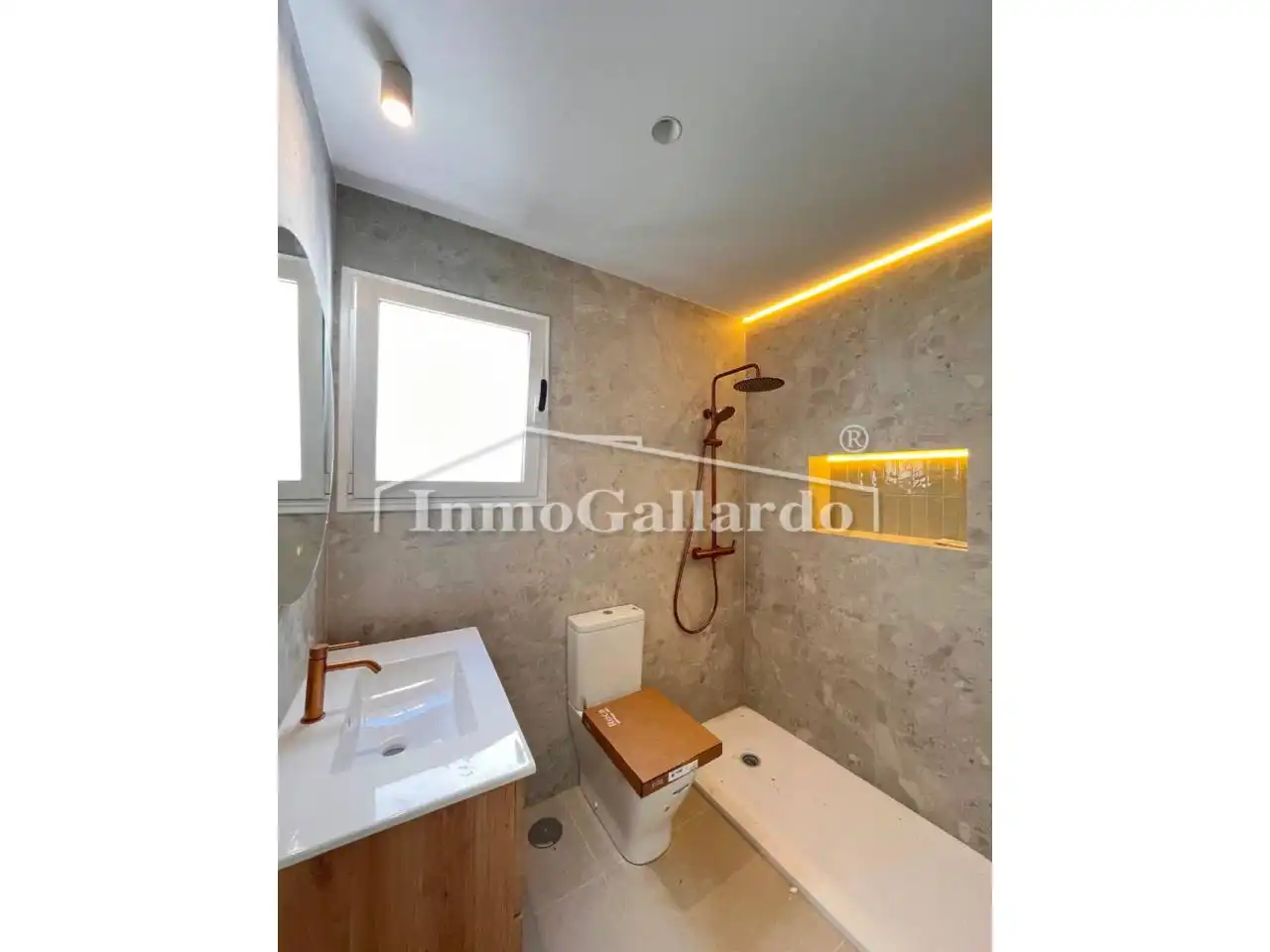 Bathroom of Flat for sale in Málaga  with Furnished and Alarm