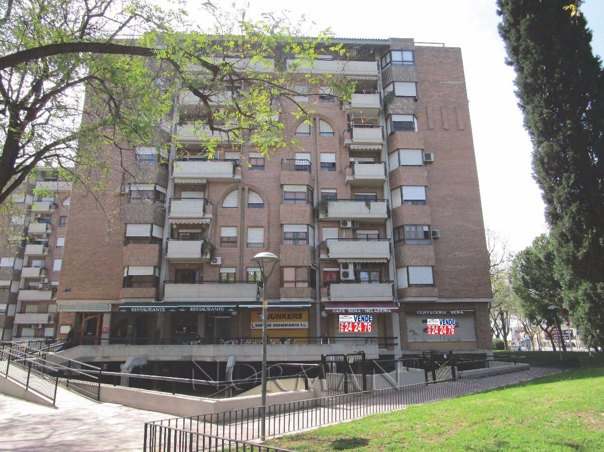 Vista exterior de Local en venda en  Murcia Capital amb Terrassa