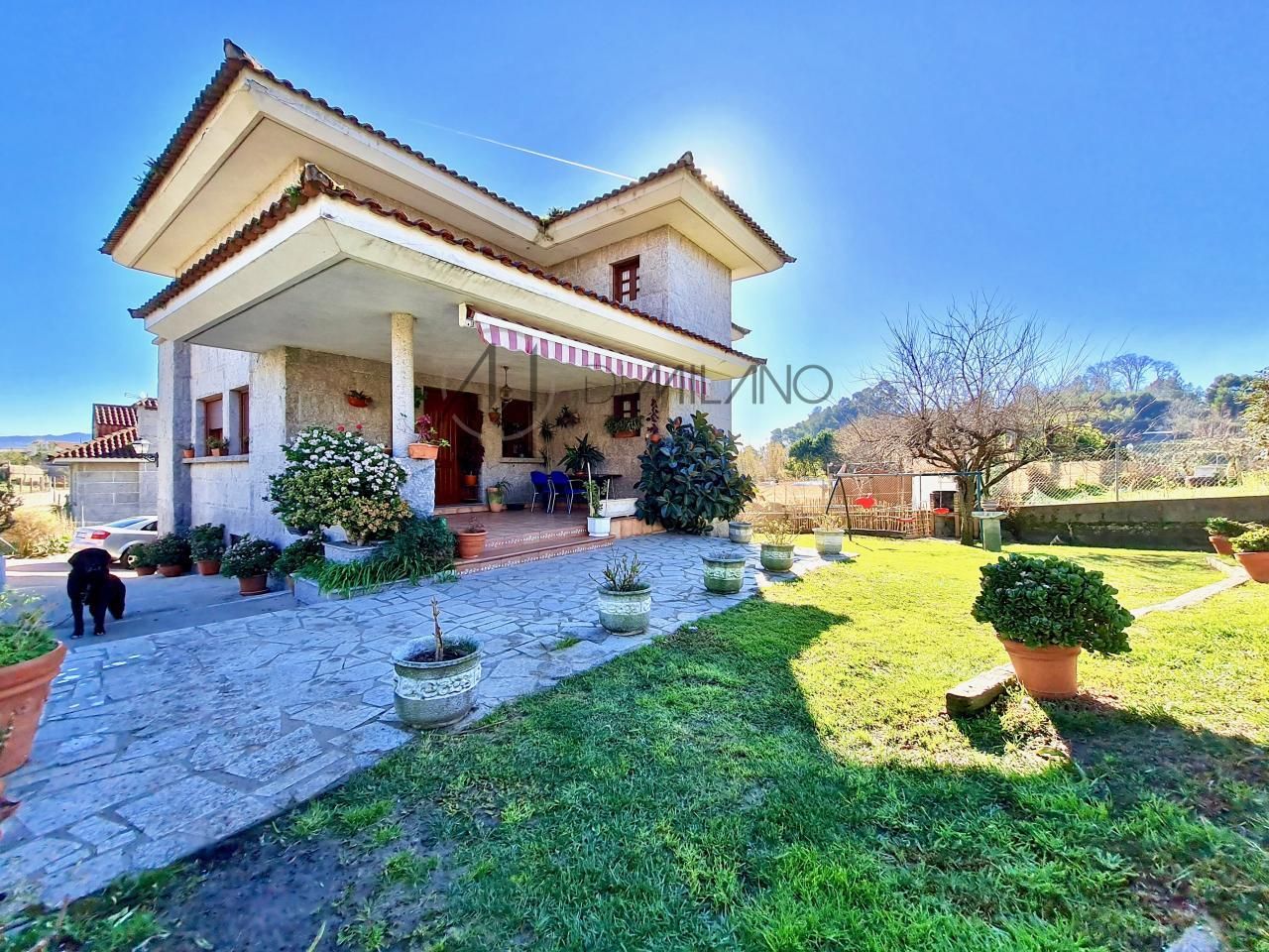 Vista exterior de Casa o xalet en venda en Moaña amb Calefacció, Jardí privat i Terrassa