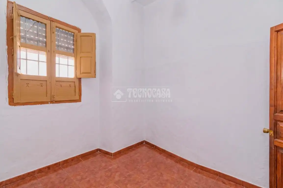 Habitación de Casa adosada en venta en Loja con Aire acondicionado, Calefacción y Jardín privado