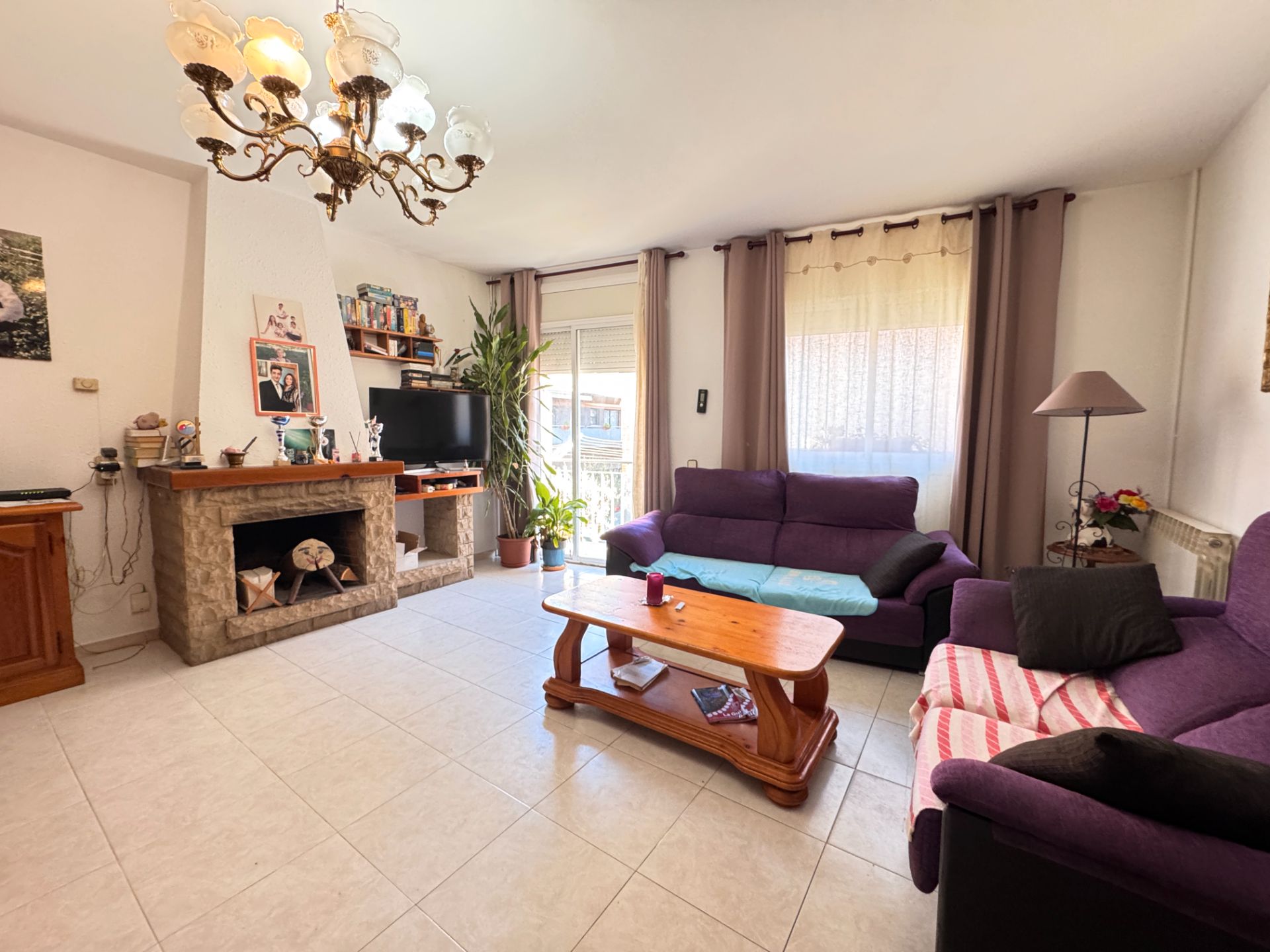 Sala d'estar de Casa adosada en venda en Cardedeu amb Aire condicionat, Calefacció i Jardí privat