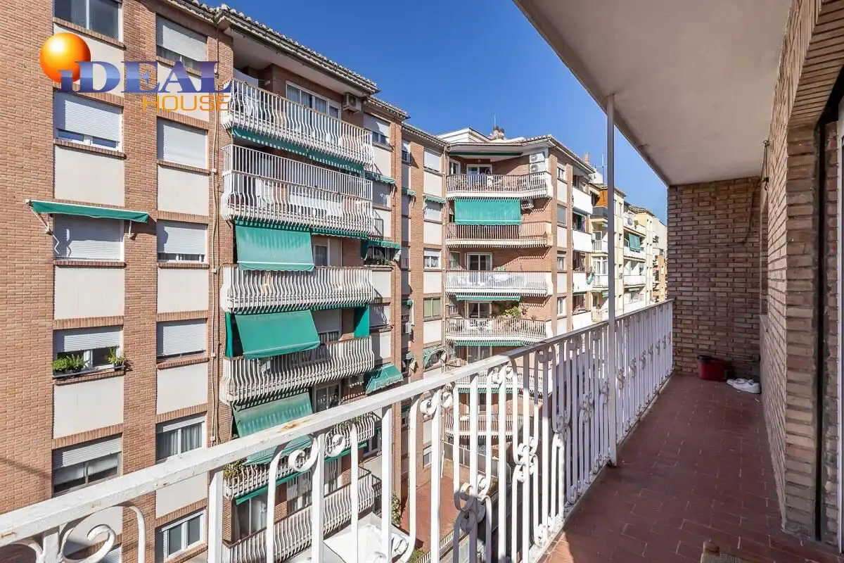 Flat with terrace for sale in Beiro, imagen 4