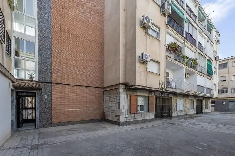 Vista exterior de Piso en venta en Granada con Terraza