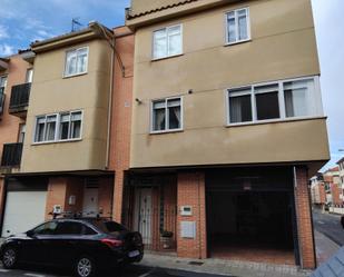 Vista exterior de Casa adosada en venda en Salamanca Capital amb Calefacció, Jardí privat i Parquet